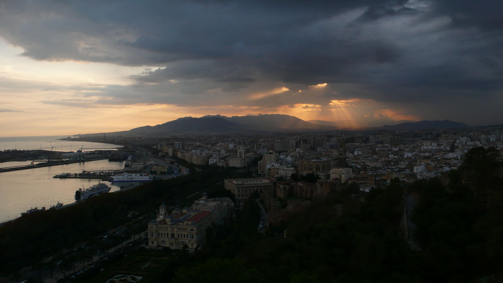 マラガ夕景